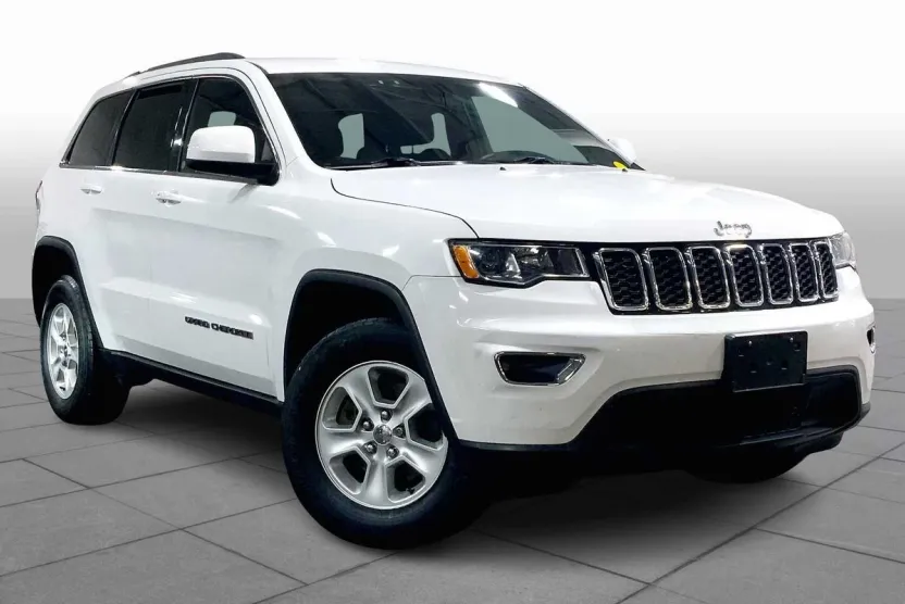 2017 Jeep Grand Cherokee Laredo photo 1