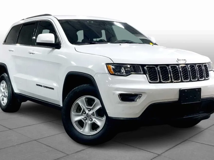 2017 Jeep Grand Cherokee Laredo photo 1