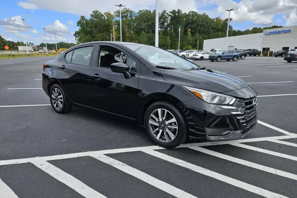 2024 Nissan Versa 1.6 SV photo 1