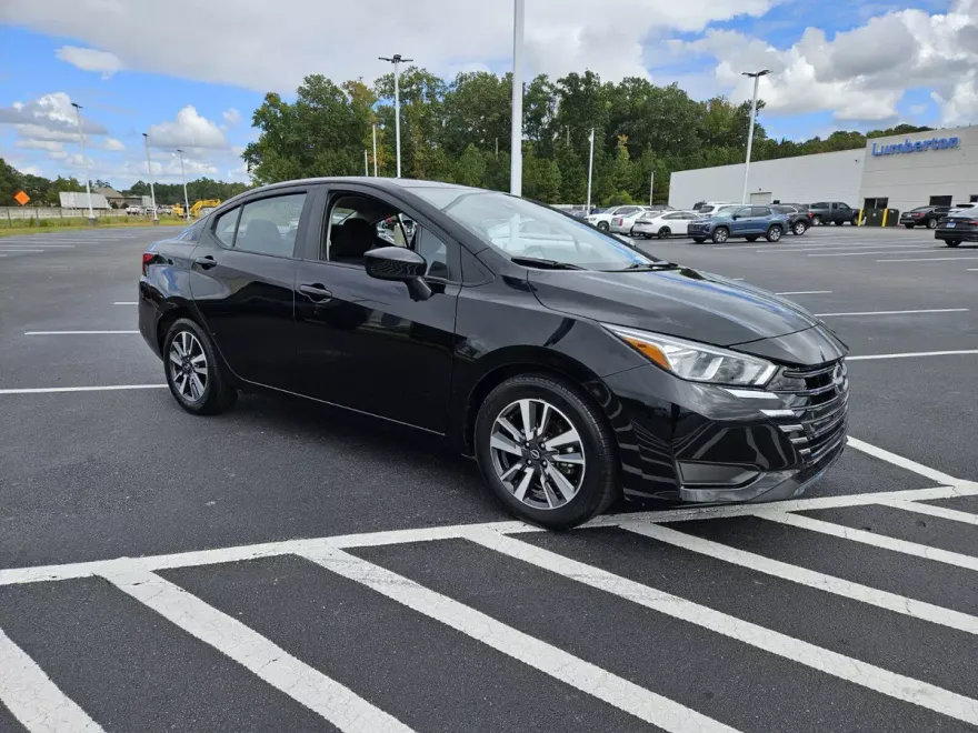 2024 Nissan Versa 1.6 SV photo 1