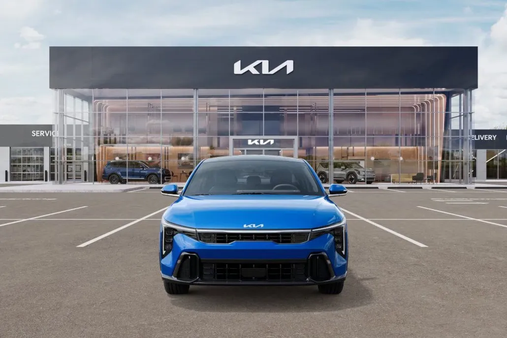 2025 Kia K4 GT-Line photo 1