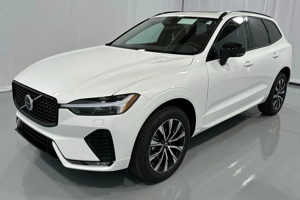 2025 Volvo XC60 B5 Core photo 1