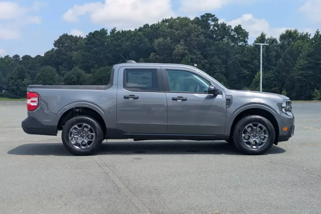2025 Ford Maverick XLT photo 1