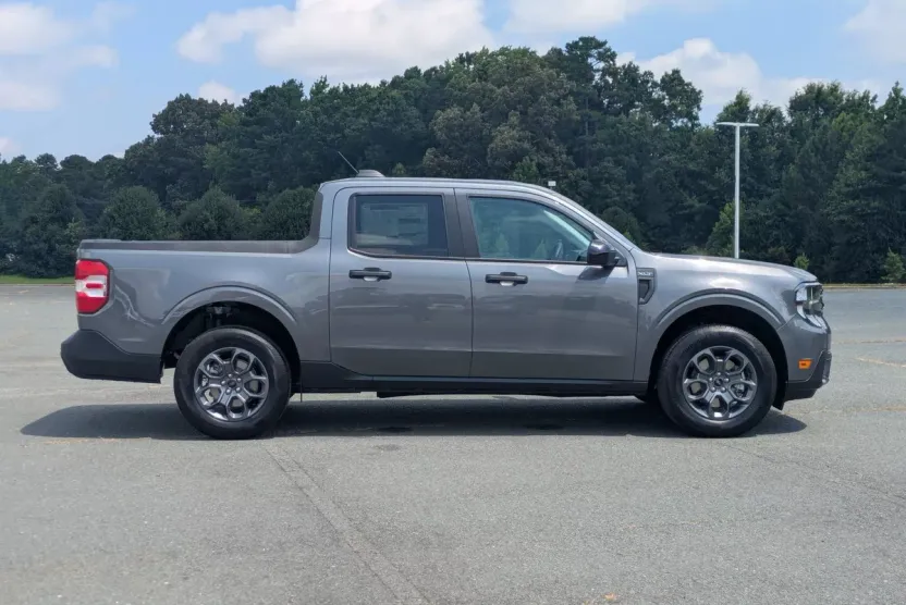 2025 Ford Maverick XLT photo 1
