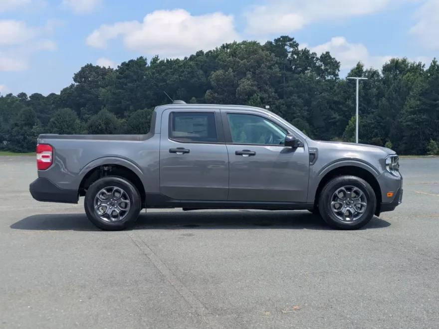 2025 Ford Maverick XLT photo 1