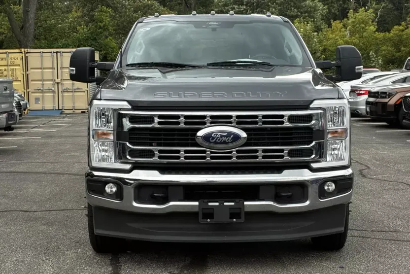 2024 Ford F-350 XLT photo 1