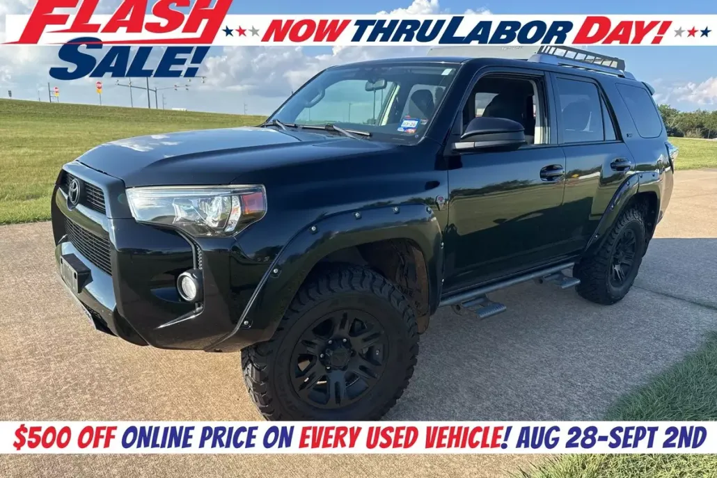 2017 Toyota 4Runner SR5 photo 1