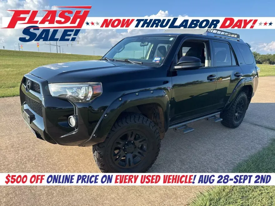 2017 Toyota 4Runner SR5 photo 1