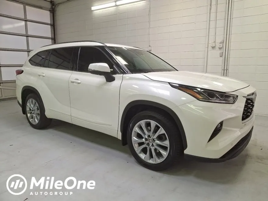 2021 Toyota Highlander Limited photo 1