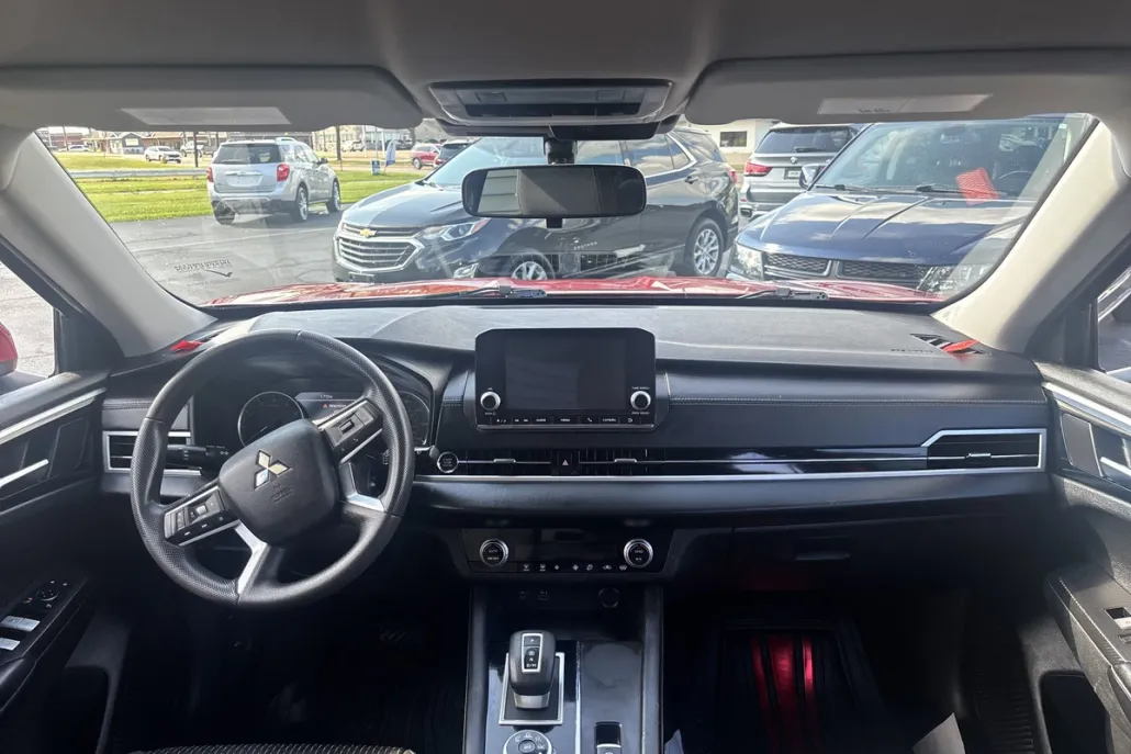 2022 Mitsubishi Outlander ES photo 1
