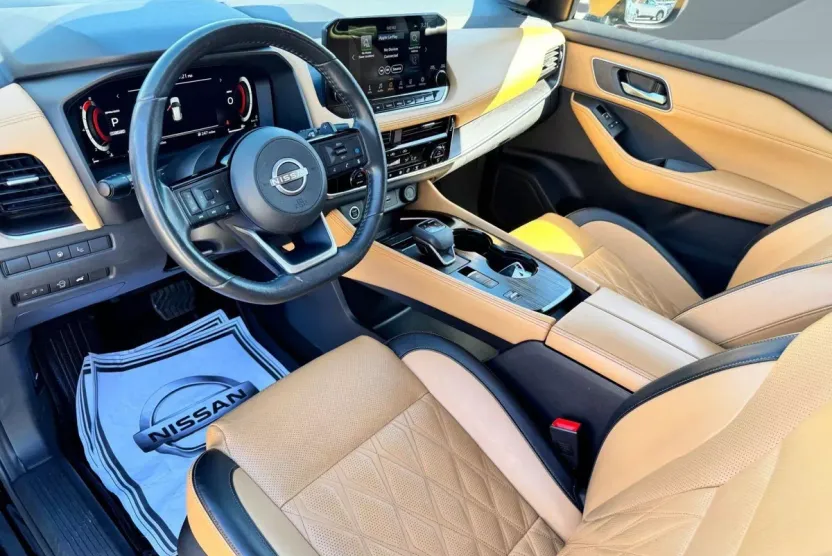 2023 Nissan Rogue Platinum photo 1
