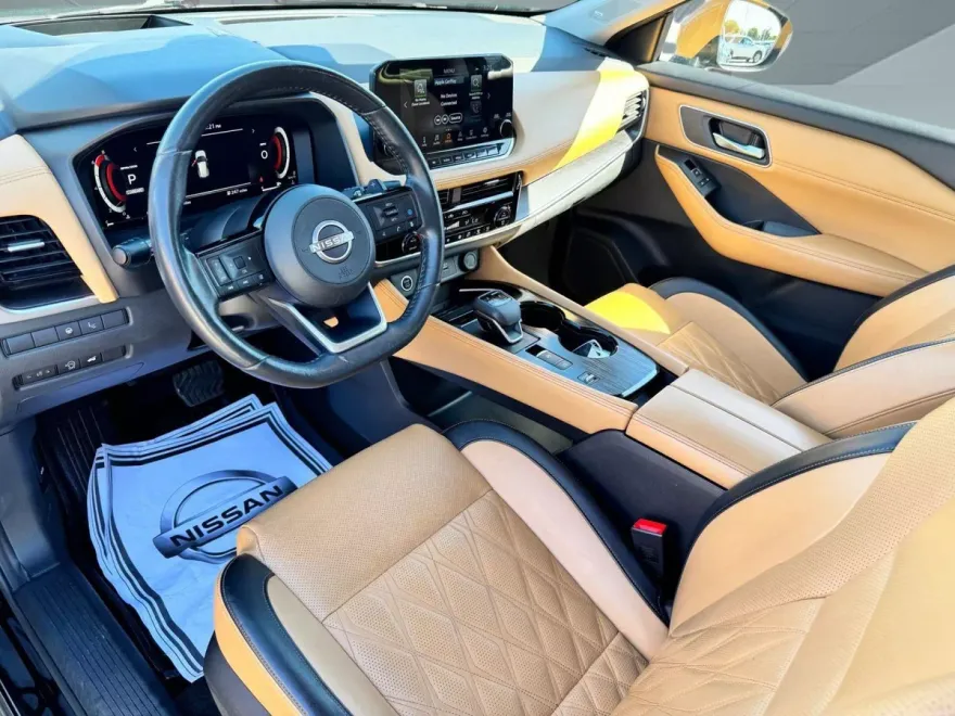 2023 Nissan Rogue Platinum photo 1