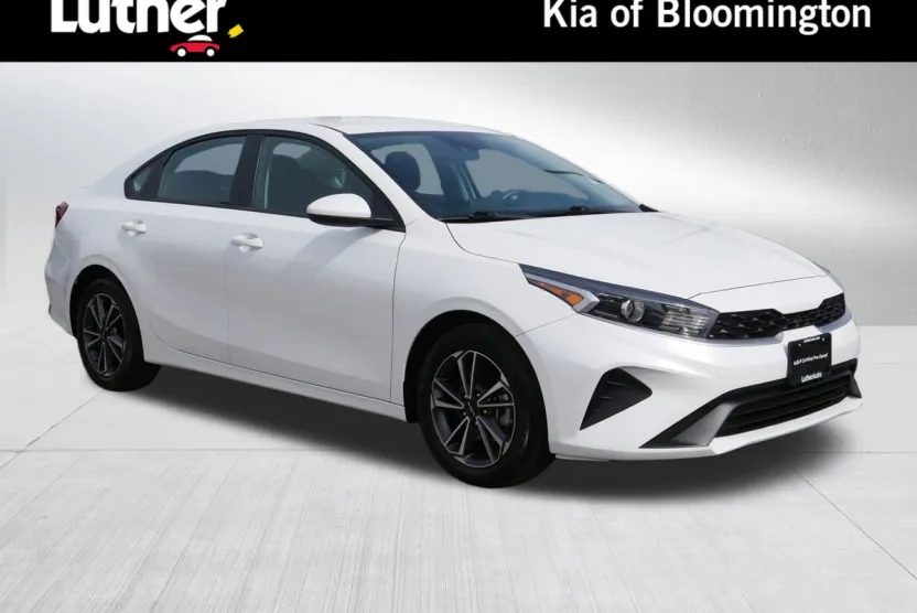2022 Kia Forte LXS photo 1