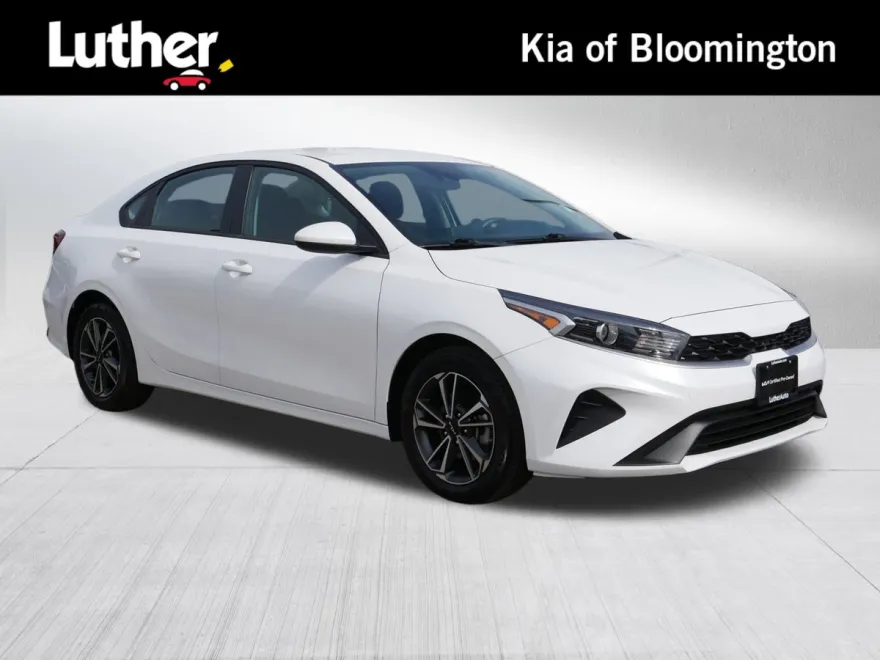 2022 Kia Forte LXS photo 1