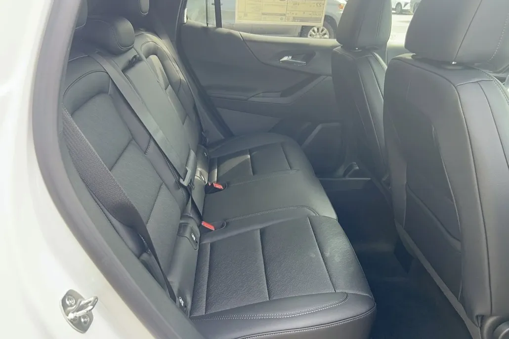 2026 Chevrolet Equinox LT photo 1