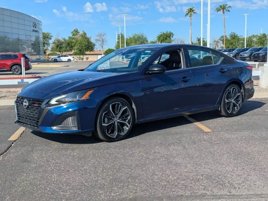 2023 Nissan Altima 2.5 SR photo 1
