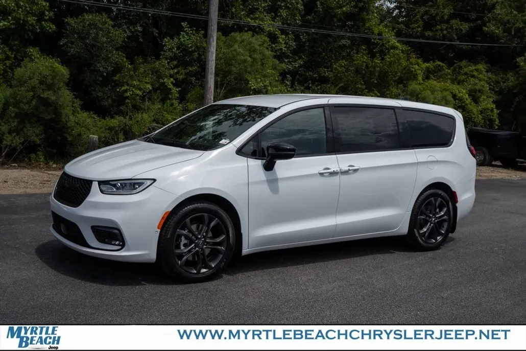 2026 Chrysler Pacifica photo 1
