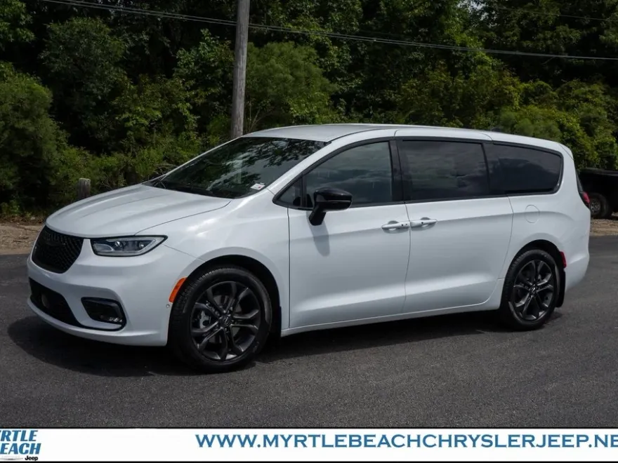 2026 Chrysler Pacifica photo 1