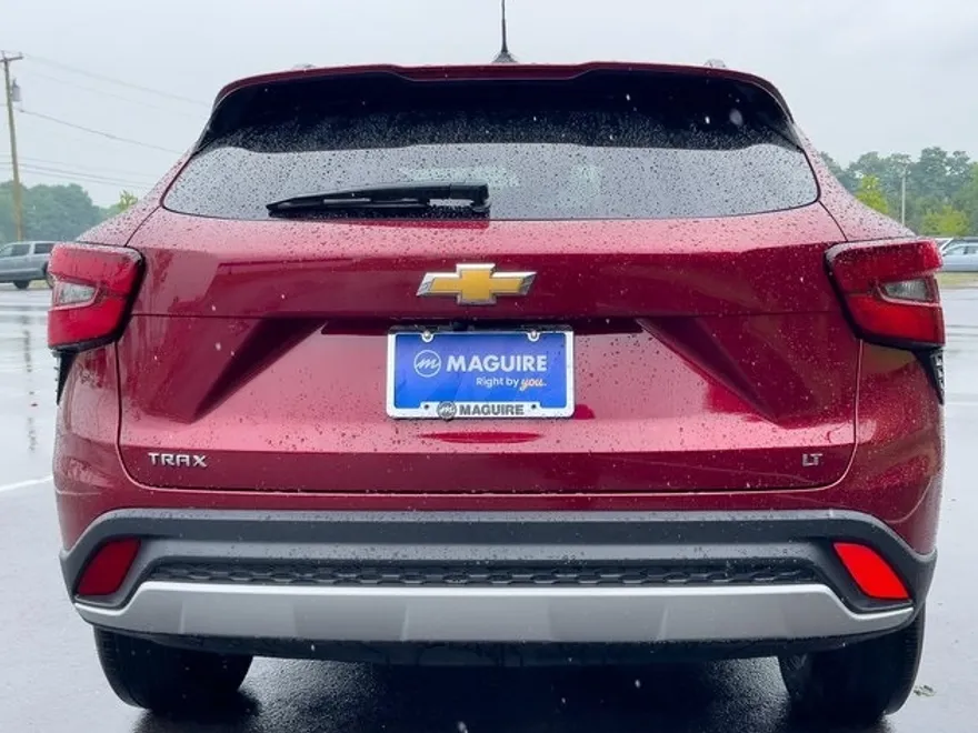 2024 Chevrolet Trax LT photo 1