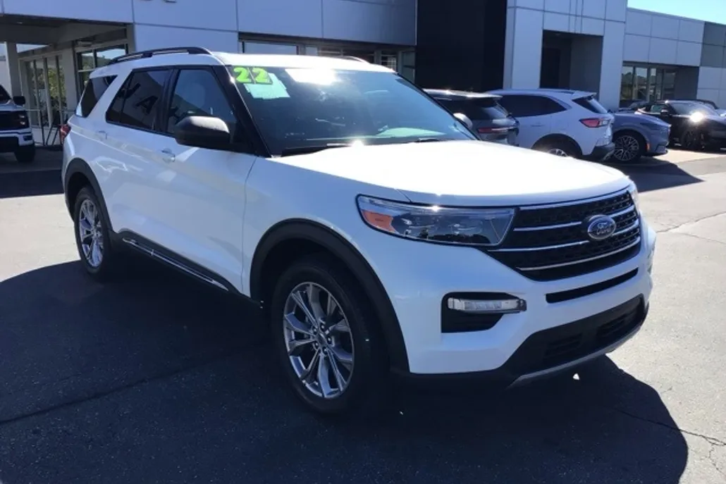 2022 Ford Explorer XLT photo 1