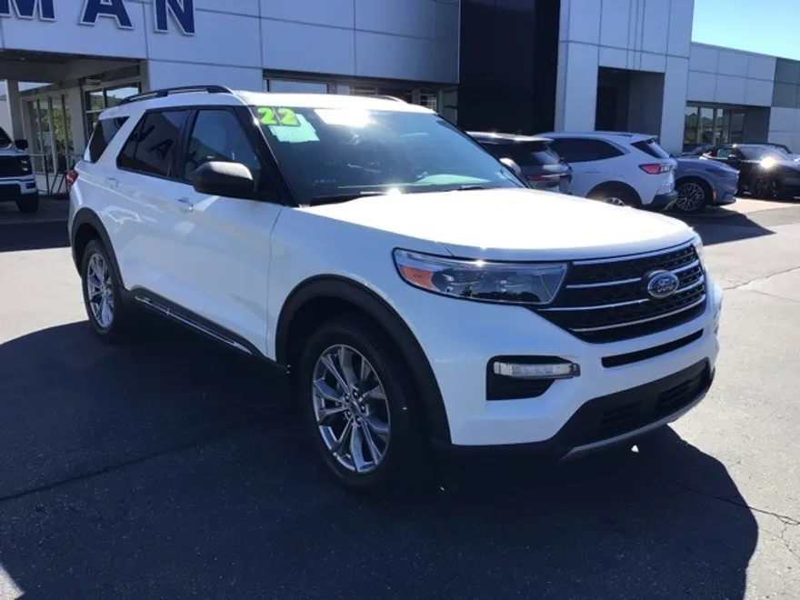 2022 Ford Explorer XLT photo 1