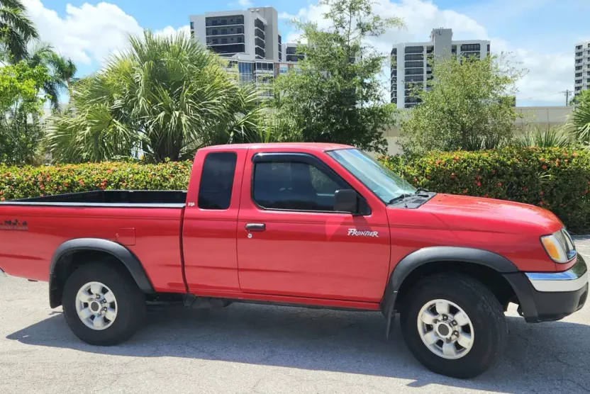 2000 Nissan Frontier King Cab Desert Runner photo 1