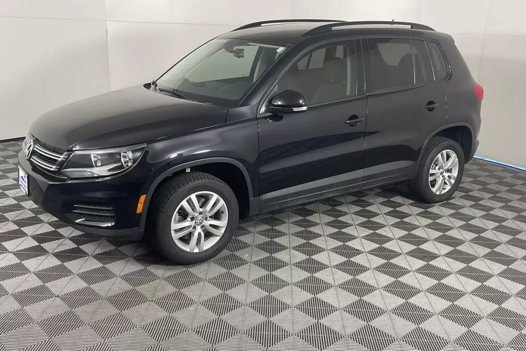 2016 Volkswagen Tiguan S photo 1