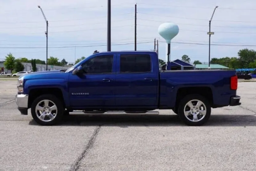 2017 Chevrolet Silverado 1500 LT photo 1
