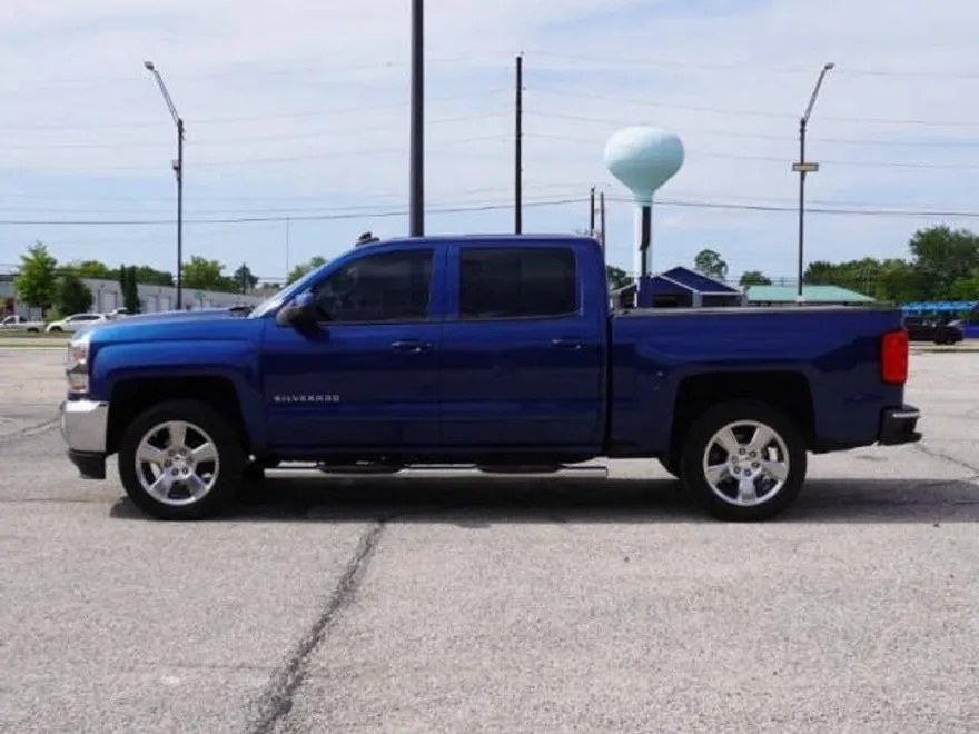 2017 Chevrolet Silverado 1500 LT photo 1