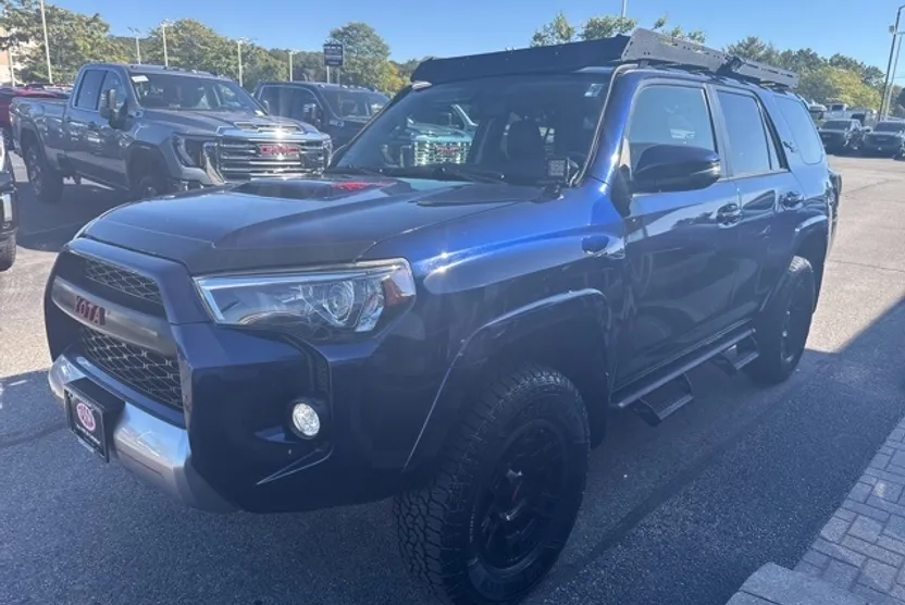 2018 Toyota 4Runner TRD Off-Road Premium photo 1