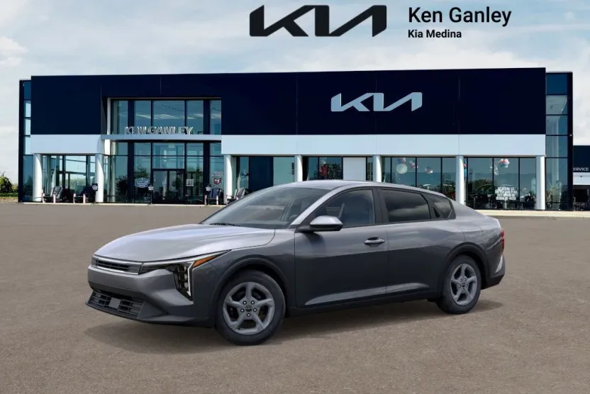 2025 Kia K4 LXS photo 1