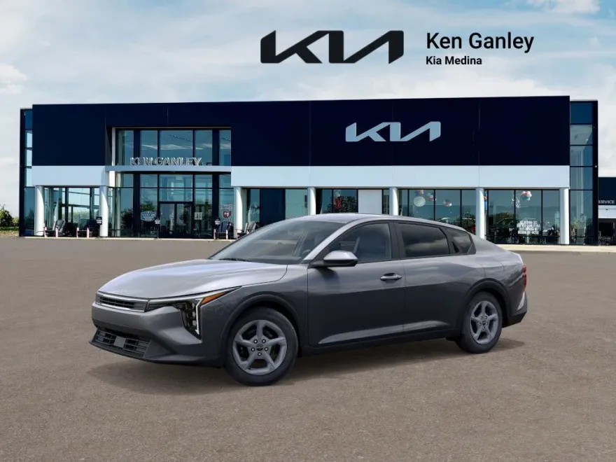2025 Kia K4 LXS photo 1