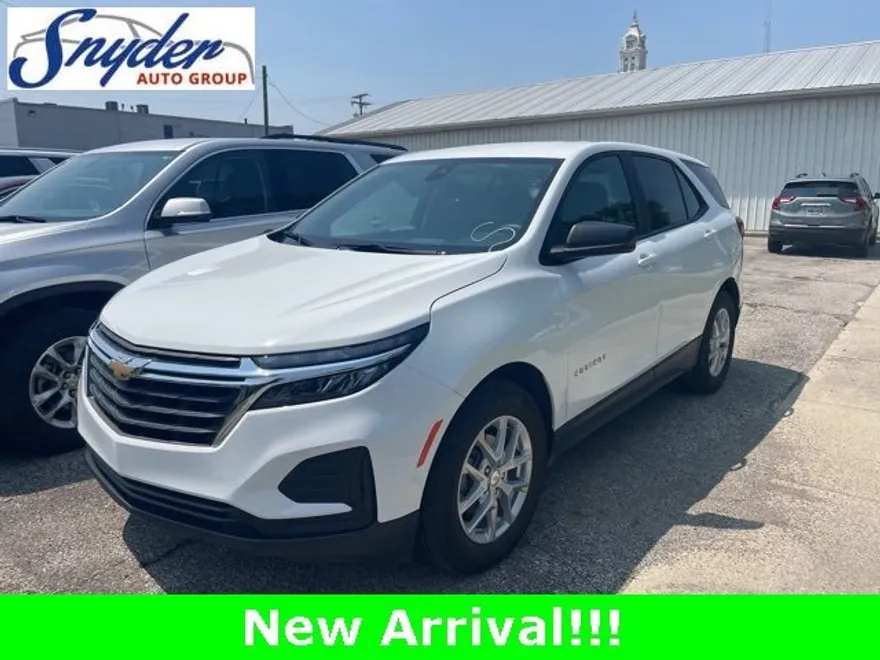 2022 Chevrolet Equinox LS photo 1