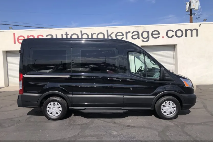 2019 Ford Transit Passenger XLT photo 1