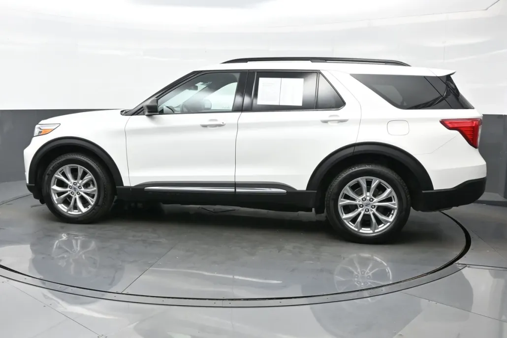 2020 Ford Explorer XLT photo 1