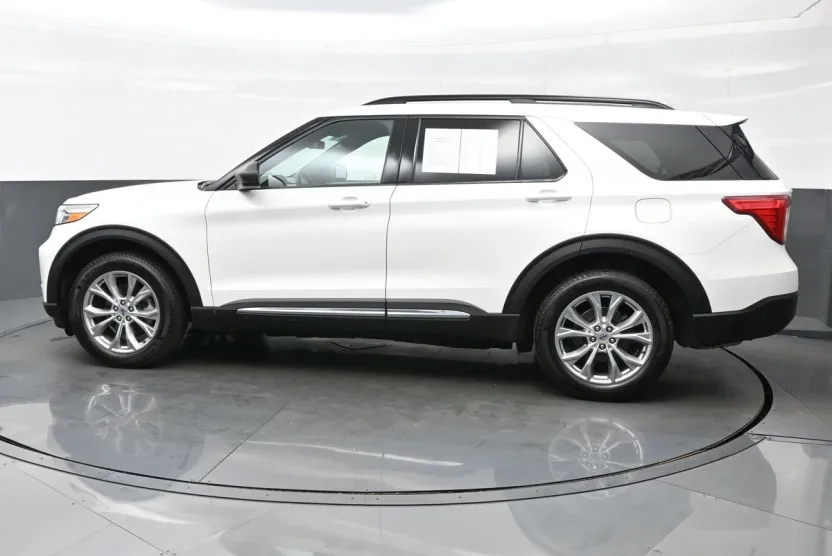 2020 Ford Explorer XLT photo 1