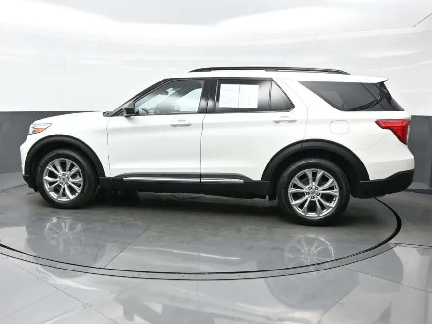 2020 Ford Explorer XLT photo 1