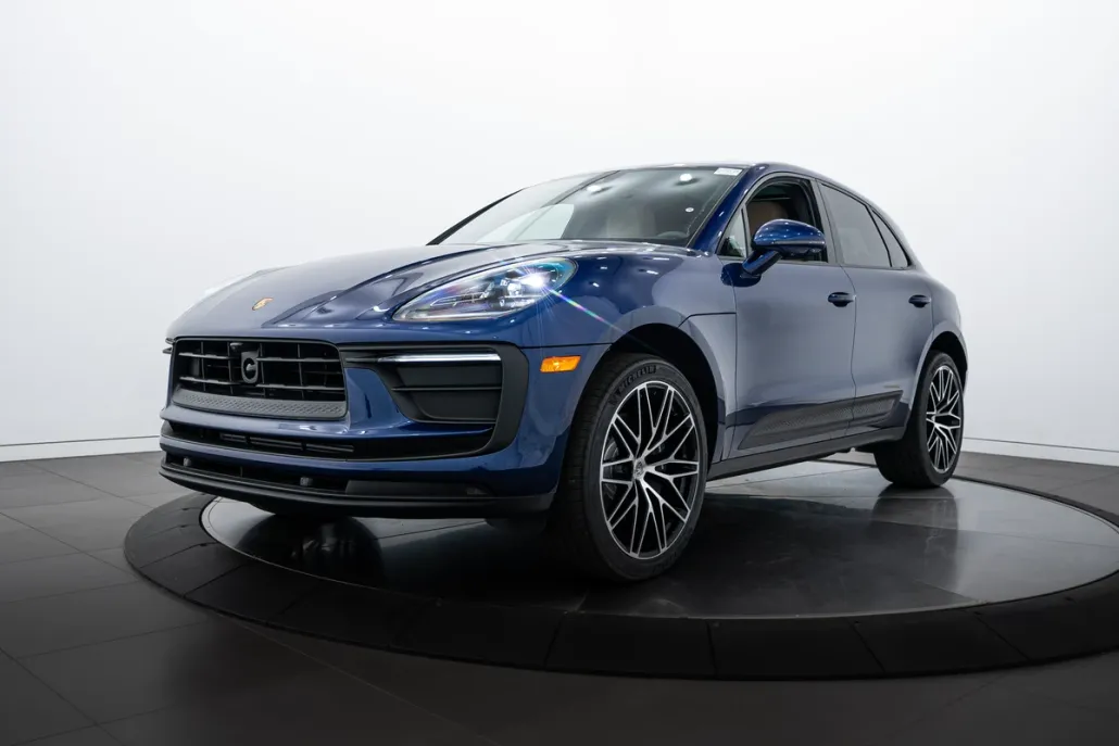 2025 Porsche Macan Base photo 1