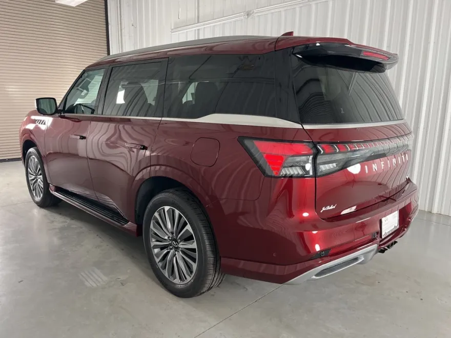 2025 Infiniti QX80 Luxe photo 1
