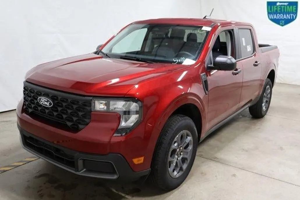 2025 Ford Maverick XLT photo 1