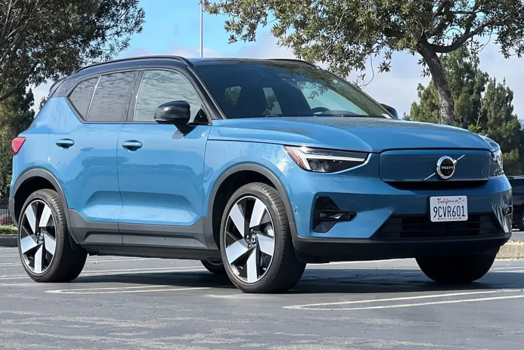 2023 Volvo XC40 Recharge Twin Plus photo 1