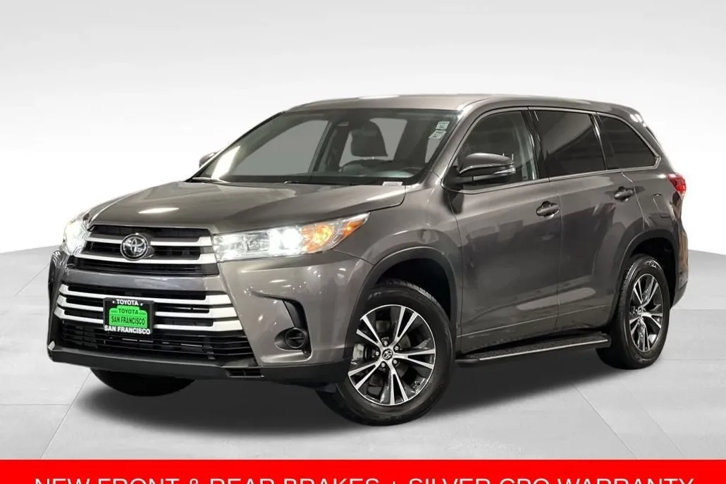 2018 Toyota Highlander LE photo 1