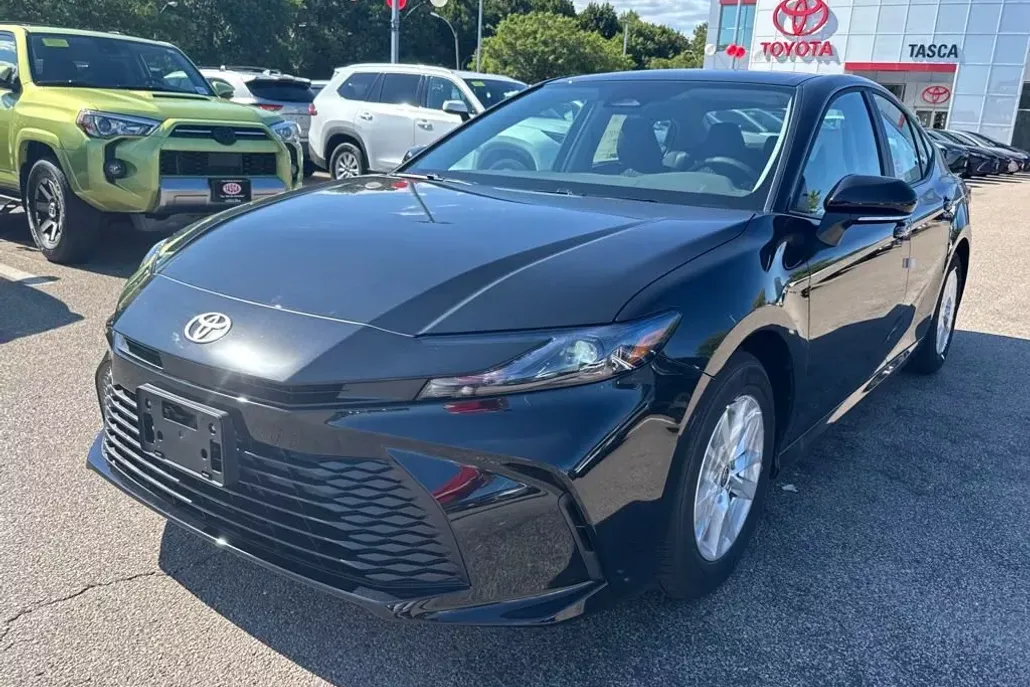 2025 Toyota Camry LE photo 1