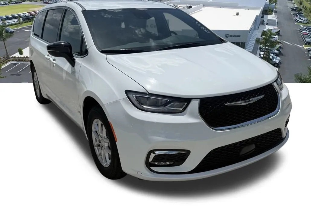 2026 Chrysler Pacifica photo 1