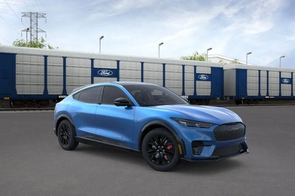 2025 Ford Mustang Mach-E Premium photo 1