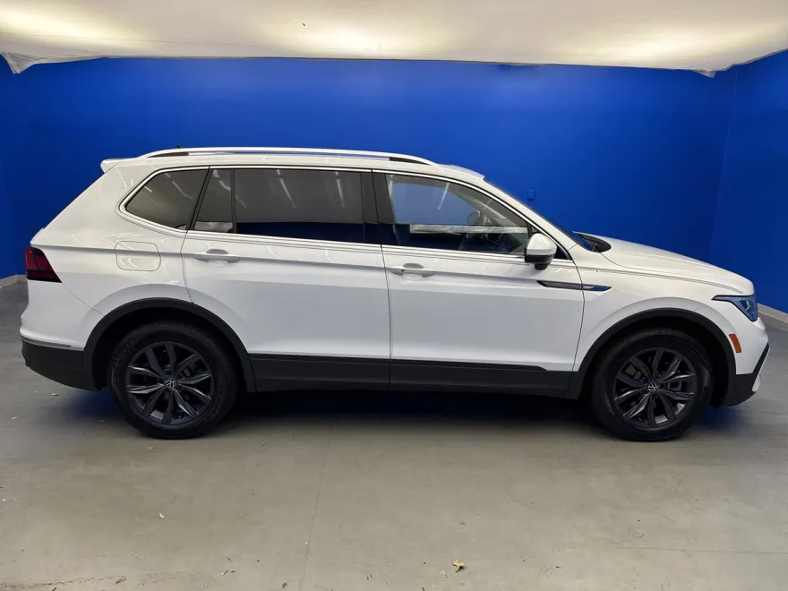 2022 Volkswagen Tiguan SE photo 1