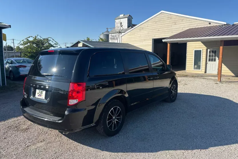 2016 Dodge Grand Caravan SXT Plus photo 1