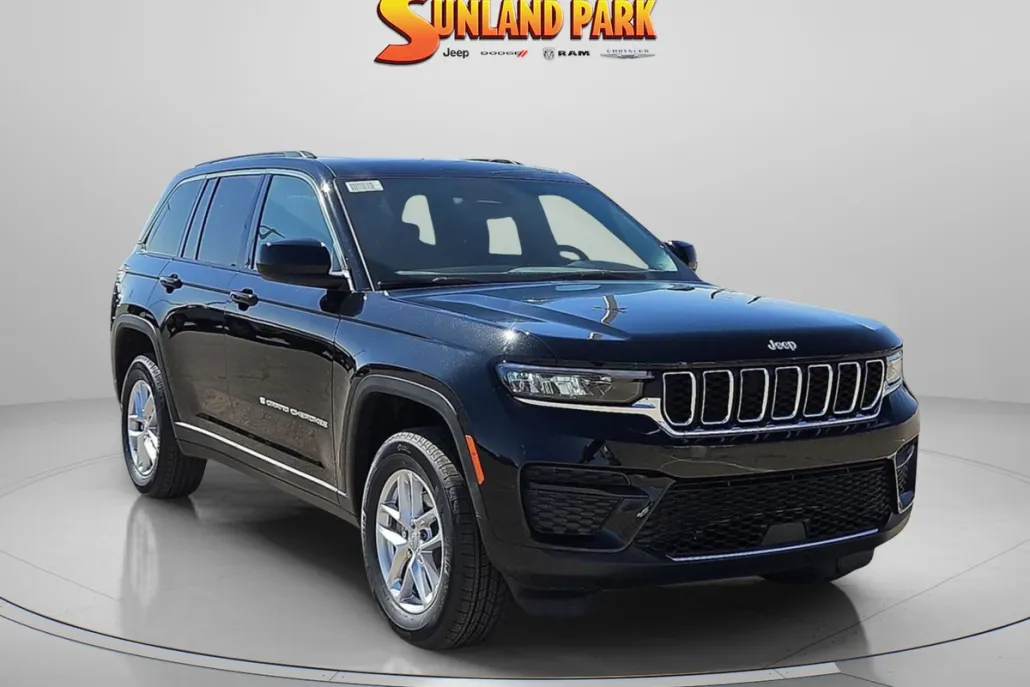 2025 Jeep Grand Cherokee Laredo photo 1