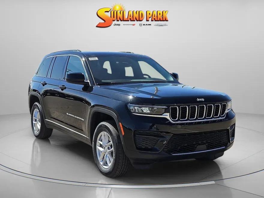 2025 Jeep Grand Cherokee Laredo photo 1