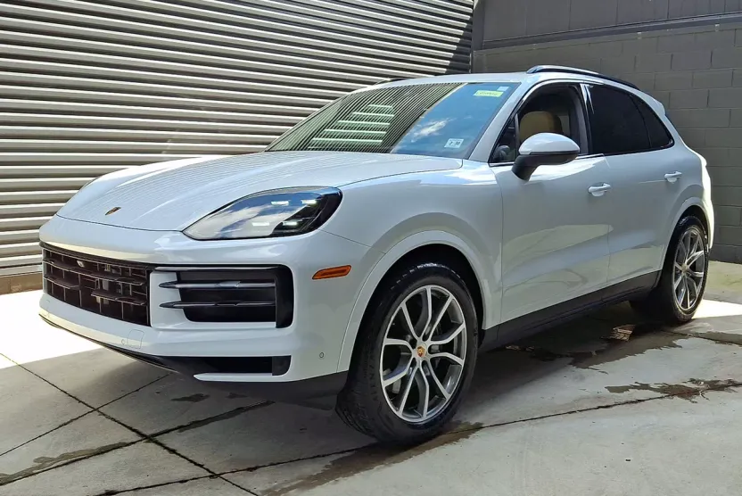 2025 Porsche Cayenne photo 1